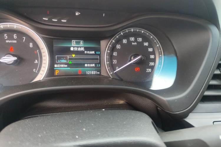 Used Buick GL6 2018 18T 6-Seater Luxury Model Odometer Close Up