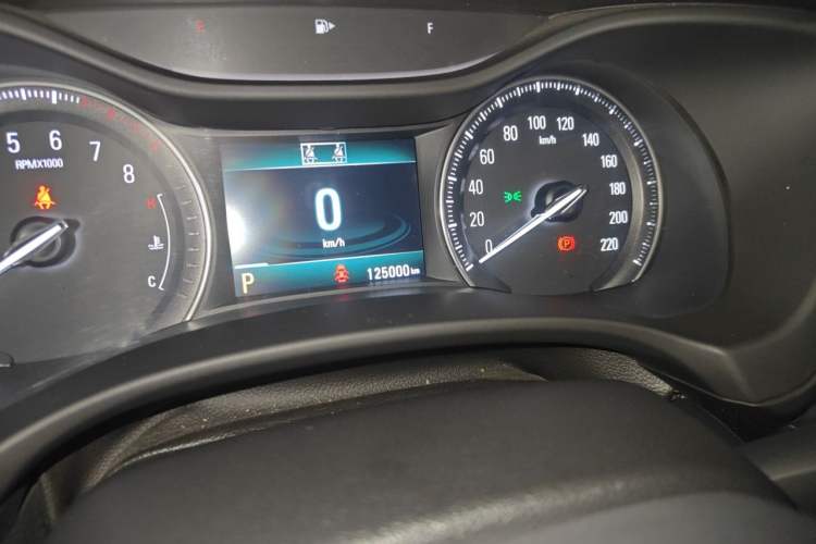 Used Buick GL6 2018 18T 6-Seater Luxury Model Odometer Close Up