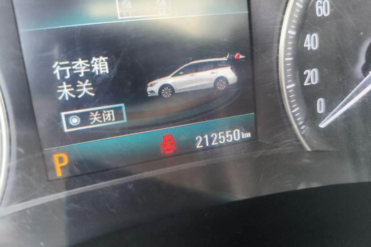 Used Buick GL6 2018 18T 6-Seater Prestige Model Odometer Close Up
