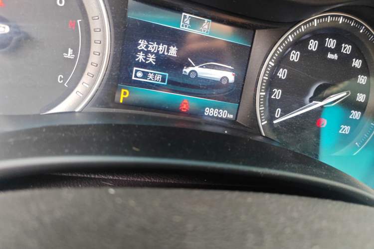 Used Buick GL6 2018 18T 6-Seater Luxury Model Odometer Close Up