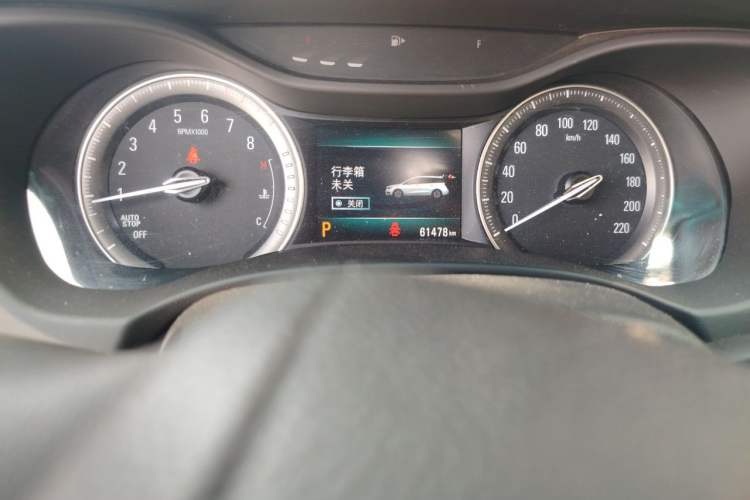 Used Buick GL6 2018 18T 5-seat Luxury Model Odometer Close Up