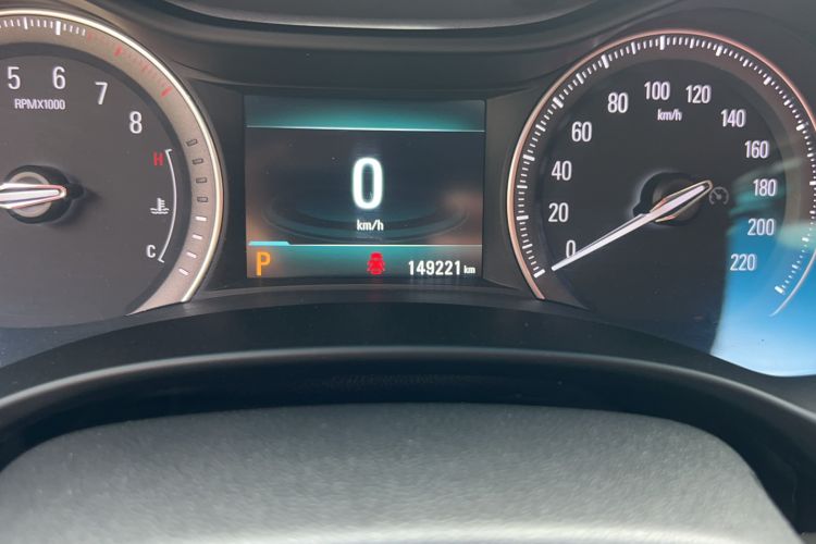 Used Buick GL6 2018 18T 6-Seater Prestige Model Odometer Close Up