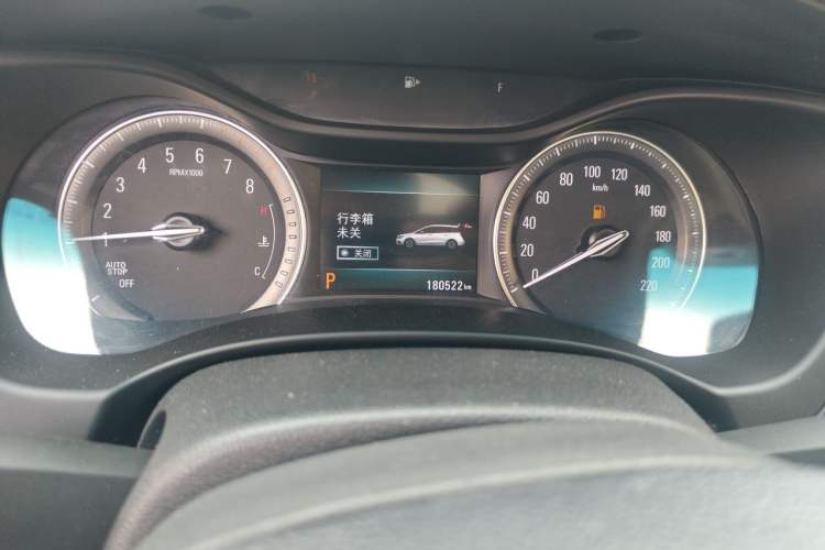 Used Buick GL6 2018 18T 6-Seater Prestige Model Odometer Close Up