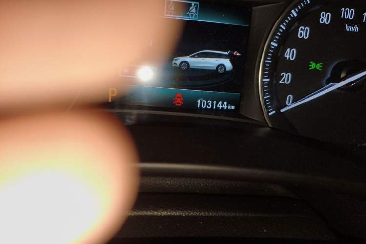 Used Buick GL6 2018 18T 6-Seater Prestige Model Odometer Close Up