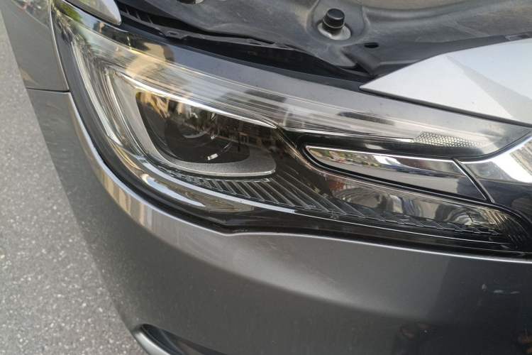 Used Buick GL6 2018 18T 6-Seater Luxury Model Right Front Headlight