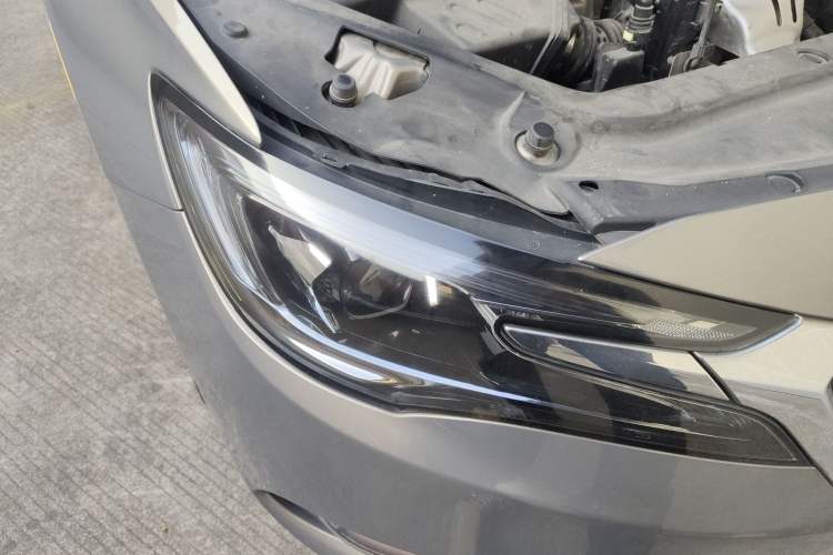 Used Buick GL6 2018 18T 6-Seater Prestige Model Right Front Headlight