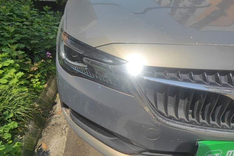 Used Buick GL6 2018 18T 6-Seater Luxury Model Right Front Headlight