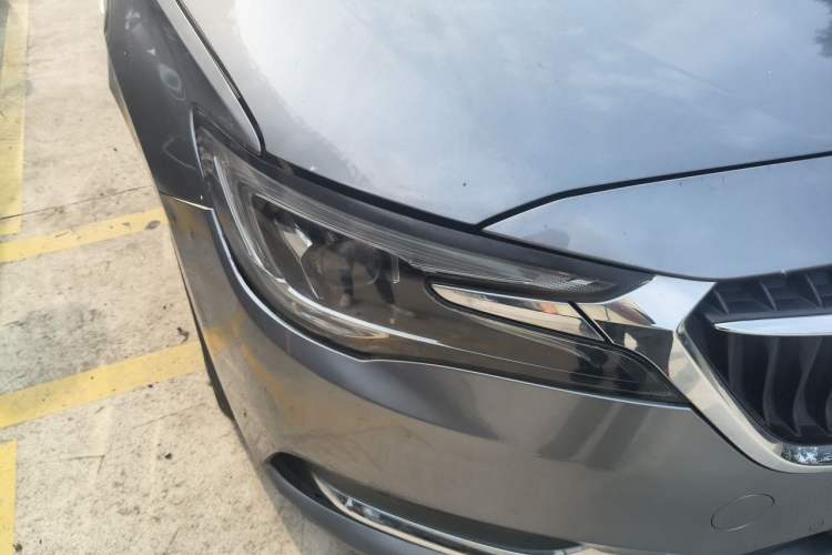 Used Buick GL6 2018 18T 6-Seater Prestige Model Right Front Headlight