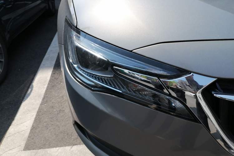 Used Buick GL6 2018 18T 6-Seater Elite Model Right Front Headlight