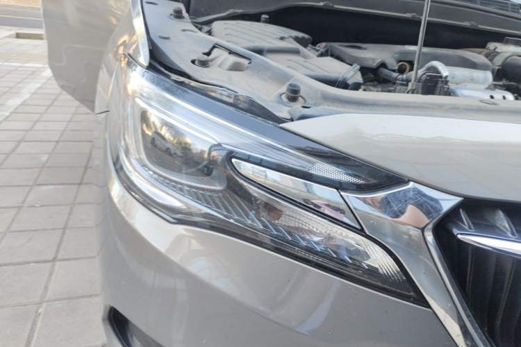 Used Buick GL6 2018 18T 6-Seater Luxury Model Right Front Headlight