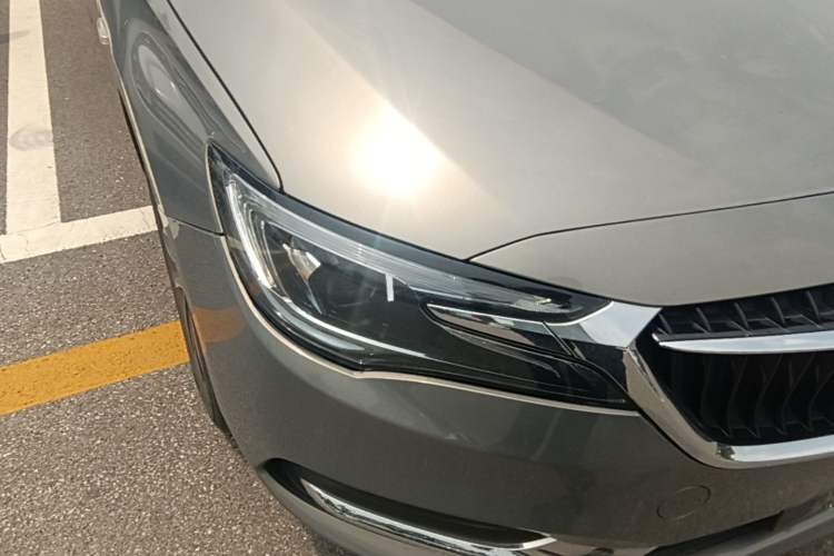 Used Buick GL6 2018 18T 6-Seater Prestige Model Right Front Headlight