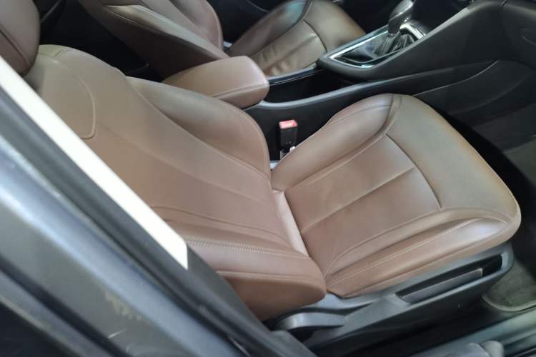 Used Buick GL6 2018 18T 6-Seater Prestige Model Right Front Seat
