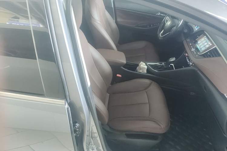 Used Buick GL6 2018 18T 6-Seater Prestige Model Right Front Seat