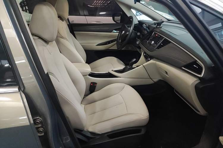 Used Buick GL6 2018 18T 6-Seater Elite Model Right Front Seat