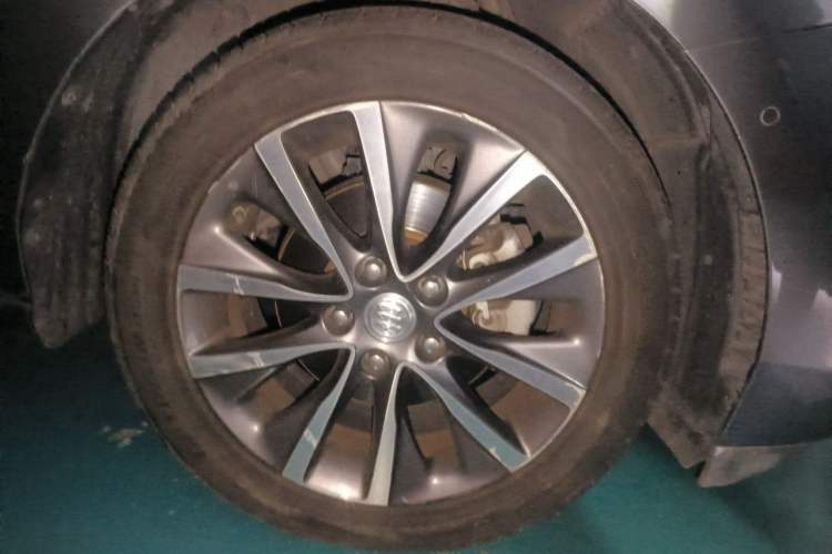 Used Buick GL6 2018 18T 6-Seater Prestige Model Right Front Wheel Hub