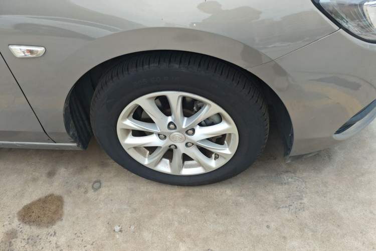 Used Buick GL6 2018 18T 5-seat Luxury Model Right Front Wheel Hub