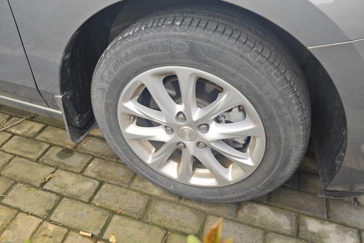 Used Buick GL6 2018 18T 6-Seater Luxury Model Right Front Wheel Hub