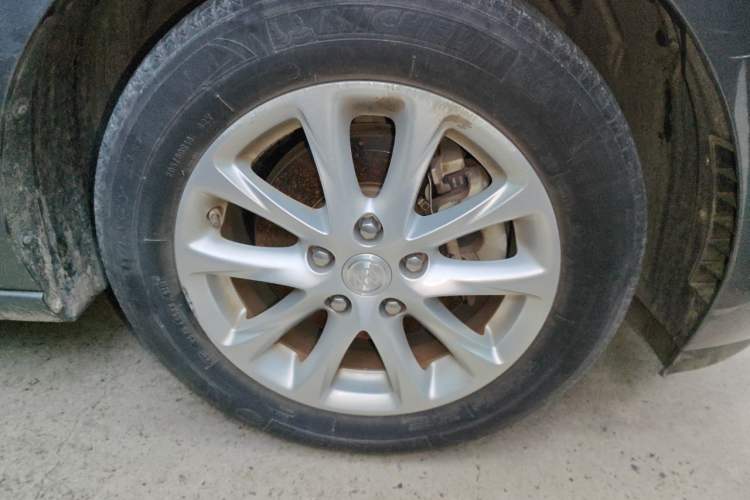 Used Buick GL6 2018 18T 6-Seater Elite Custom Edition Right Front Wheel Hub