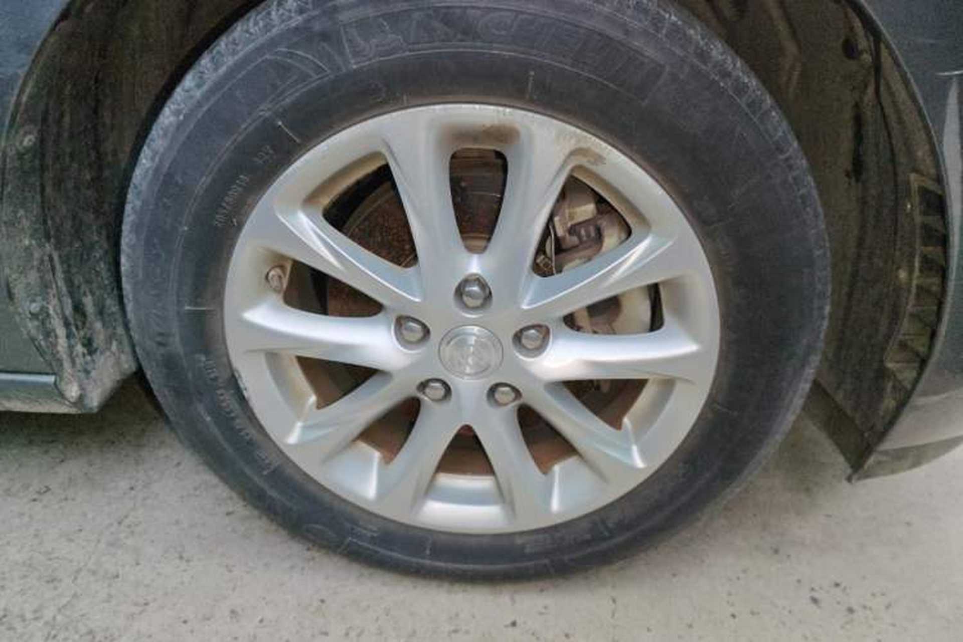 Used Buick GL6 2018 18T 6-Seater Elite Custom Edition Right Front Wheel Hub