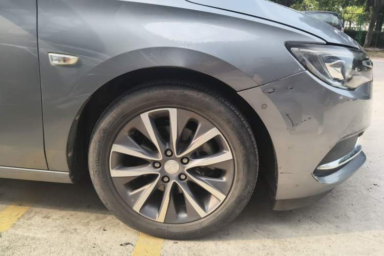 Used Buick GL6 2018 18T 6-Seater Prestige Model Right Front Wheel Hub