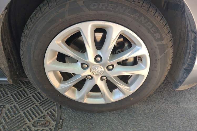 Used Buick GL6 2018 18T 6-Seater Elite Model Right Front Wheel Hub