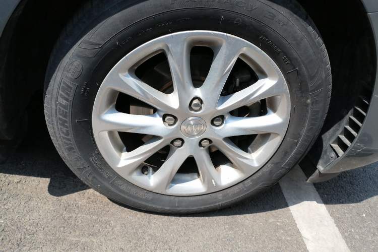 Used Buick GL6 2018 18T 6-Seater Elite Model Right Front Wheel Hub