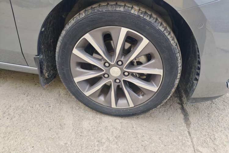 Used Buick GL6 2018 18T 6-Seater Prestige Model Right Front Wheel Hub