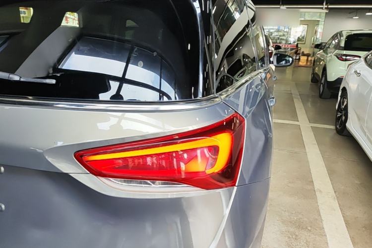 Used Buick GL6 2018 18T 6-Seater Luxury Model Right Rear Taillight