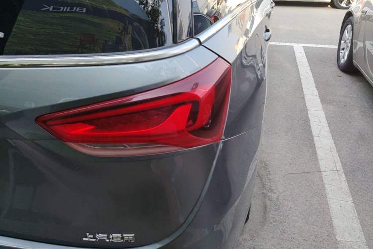 Used Buick GL6 2018 18T 6-Seater Elite Model Right Rear Taillight