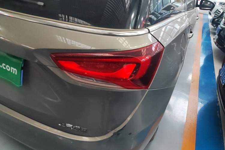 Used Buick GL6 2018 18T 6-Seater Elite Model Right Rear Taillight