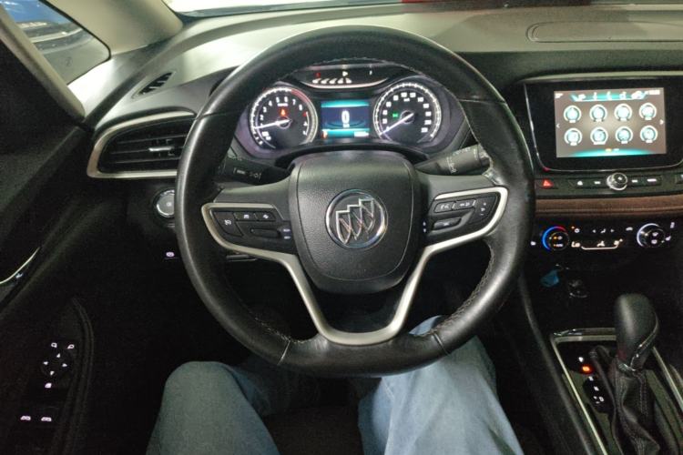 Used Buick GL6 2018 18T 6-Seater Luxury Model Steering Wheel