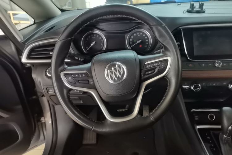 Used Buick GL6 2018 18T 6-Seater Prestige Model Steering Wheel
