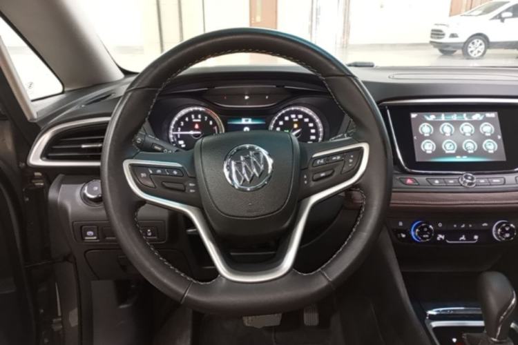 Used Buick GL6 2018 18T 6-Seater Luxury Model Steering Wheel