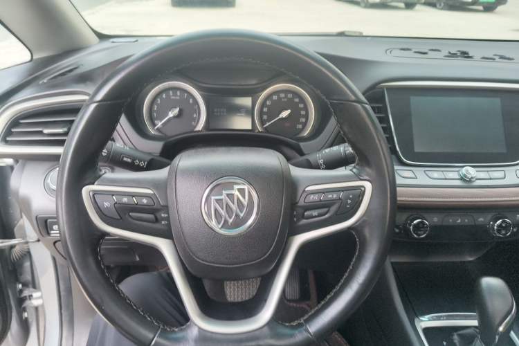 Used Buick GL6 2018 18T 6-Seater Prestige Model Steering Wheel