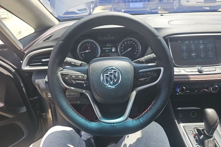Used Buick GL6 2018 18T 6-Seater Prestige Model Steering Wheel
