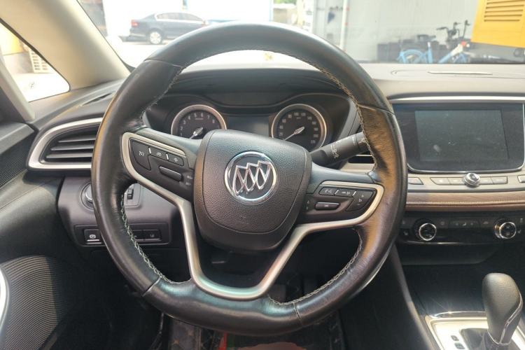 Used Buick GL6 2018 18T 6-Seater Prestige Model Steering Wheel
