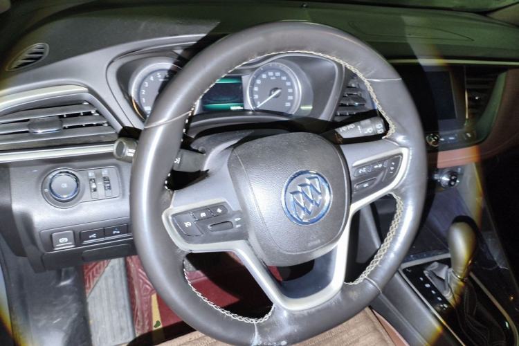 Used Buick GL6 2018 18T 6-Seater Prestige Model Steering Wheel