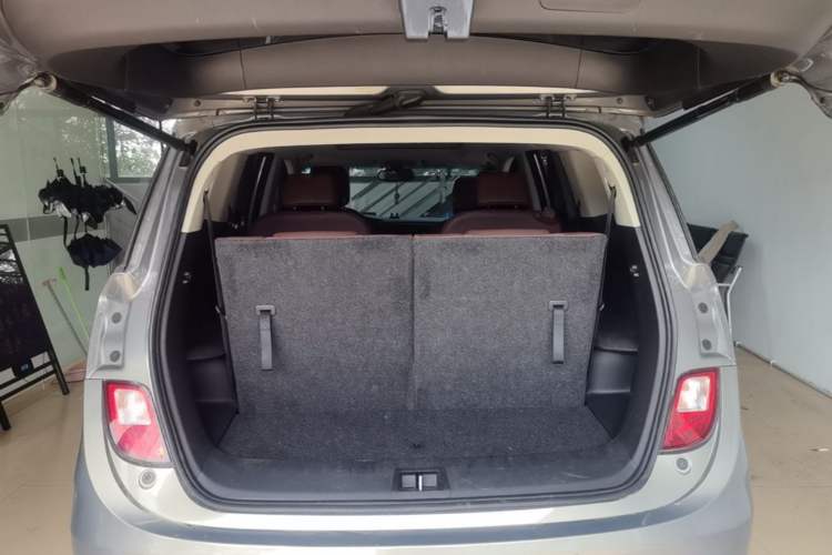 Used Buick GL6 2018 18T 6-Seater Prestige Model Trunk