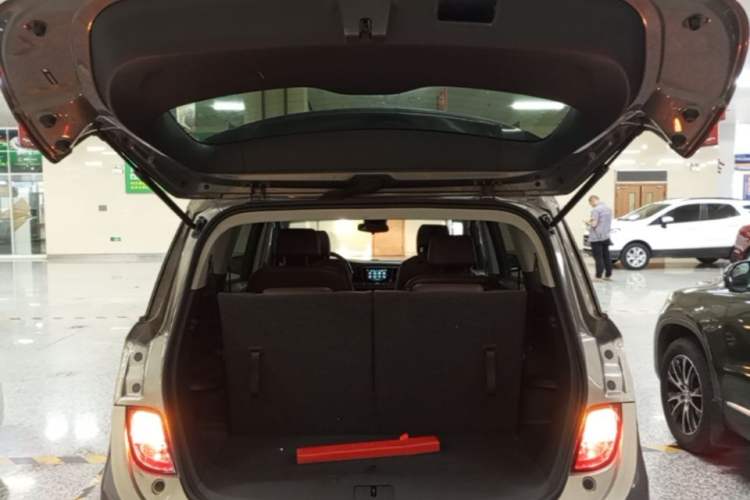Used Buick GL6 2018 18T 6-Seater Luxury Model Trunk
