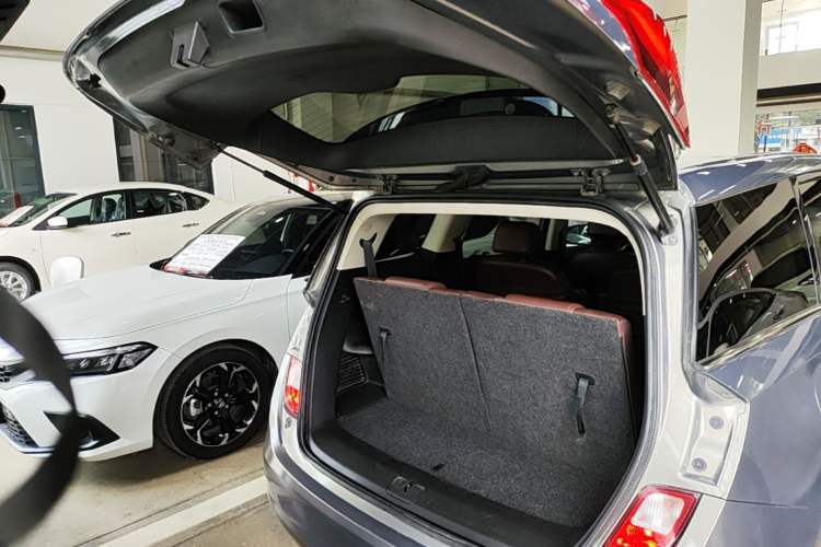 Used Buick GL6 2018 18T 6-Seater Luxury Model Trunk
