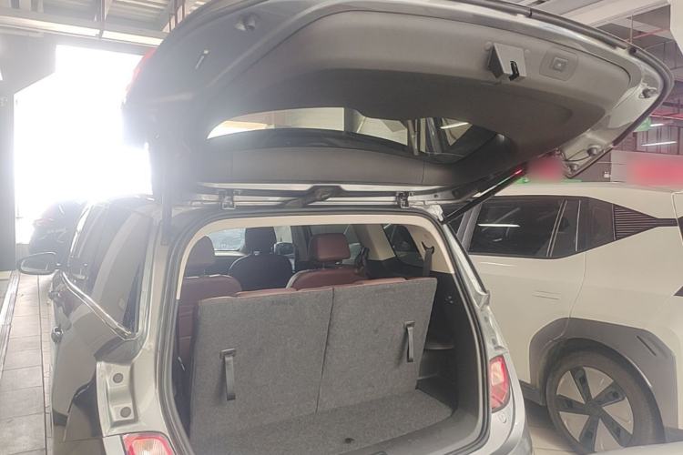 Used Buick GL6 2018 18T 6-Seater Prestige Model Trunk