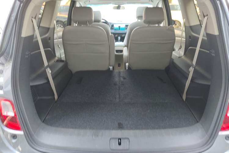 Used Buick GL6 2018 18T 6-Seater Elite Model Trunk