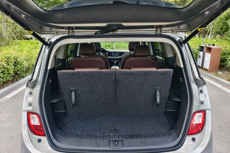 Used Buick GL6 2018 18T 6-Seater Luxury Model Trunk
