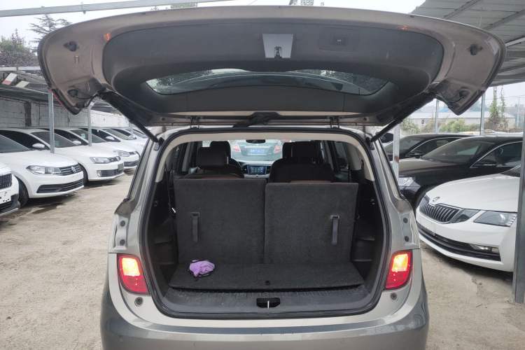 Used Buick GL6 2018 18T 6-Seater Prestige Model Trunk