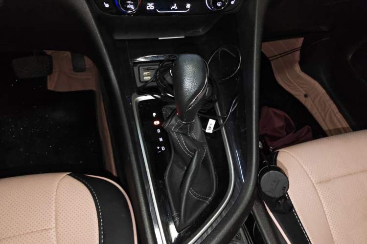 Used Buick GL6 2018 18T 6-Seater Luxury Model Gear Lever