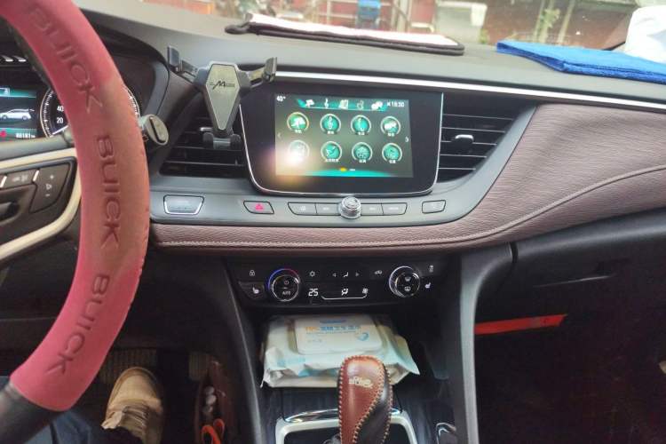 Used Buick GL6 2018 18T 6-Seater Luxury Model Audio And AC Panel