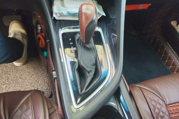 Used Buick GL6 2018 18T 6-Seater Luxury Model Gear Lever