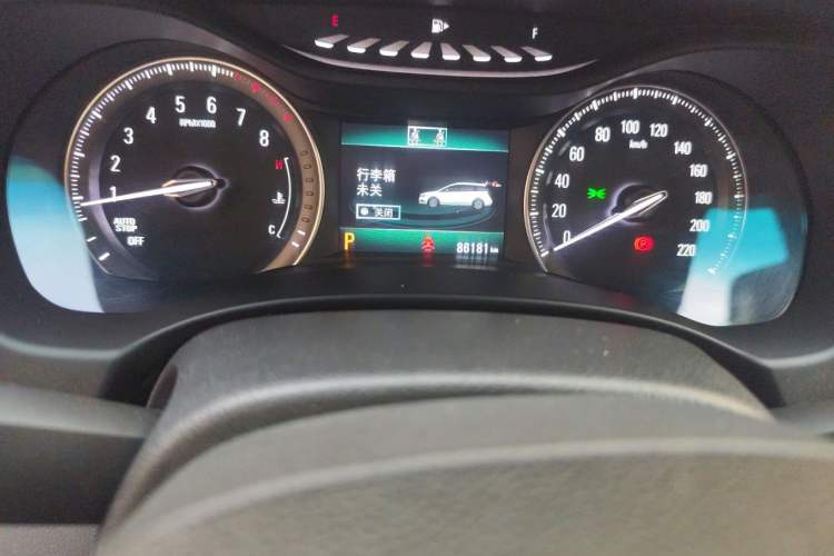 Used Buick GL6 2018 18T 6-Seater Luxury Model Odometer Close Up