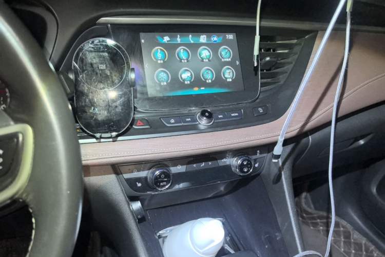 Used Buick GL6 2018 18T 6-Seater Luxury Model Audio And AC Panel