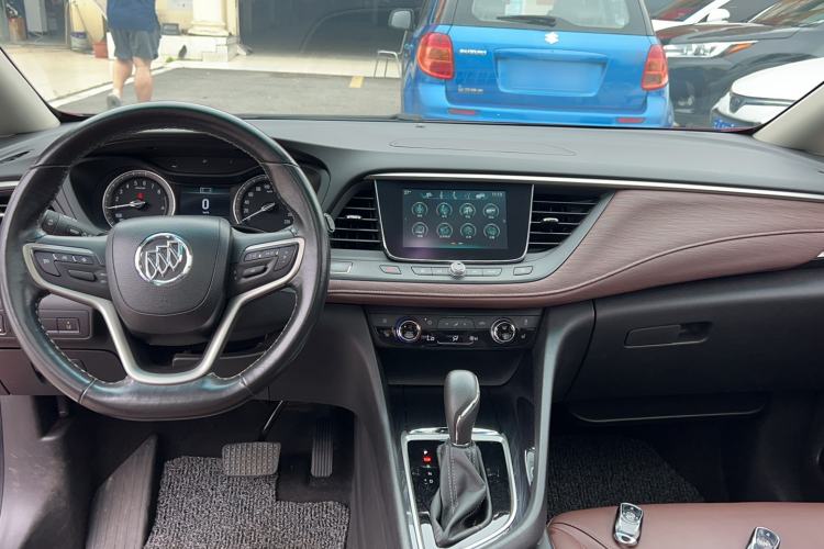 Used Buick GL6 2018 18T 6-Seater Luxury Model Center Console